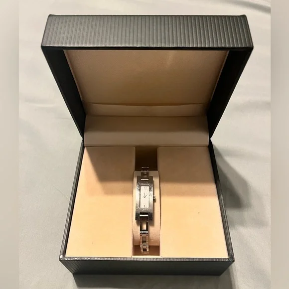 AUTHENTIC Gucci 3900L Square Face
Watch Stainless Steel / SS
*Reposhed* Pre-Owned Gucci 3900L Square Face Watch Stainless Steel SS  main image 2